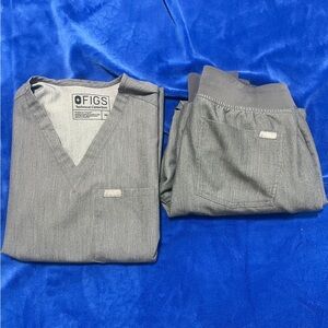 Figs XS set.  Perfect condition💜